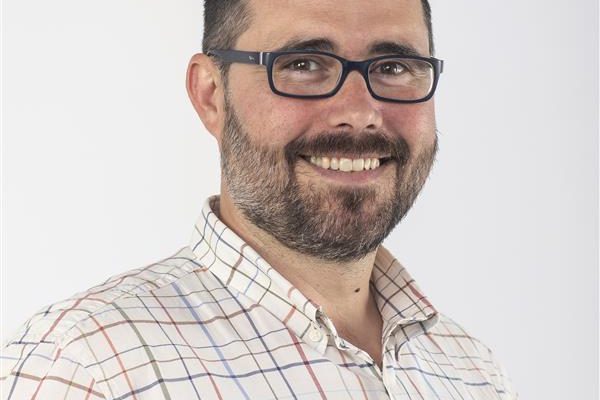 Retrato de Aitor Hernandorena, coordinador de Lean Manufacturing en Estellaprint.